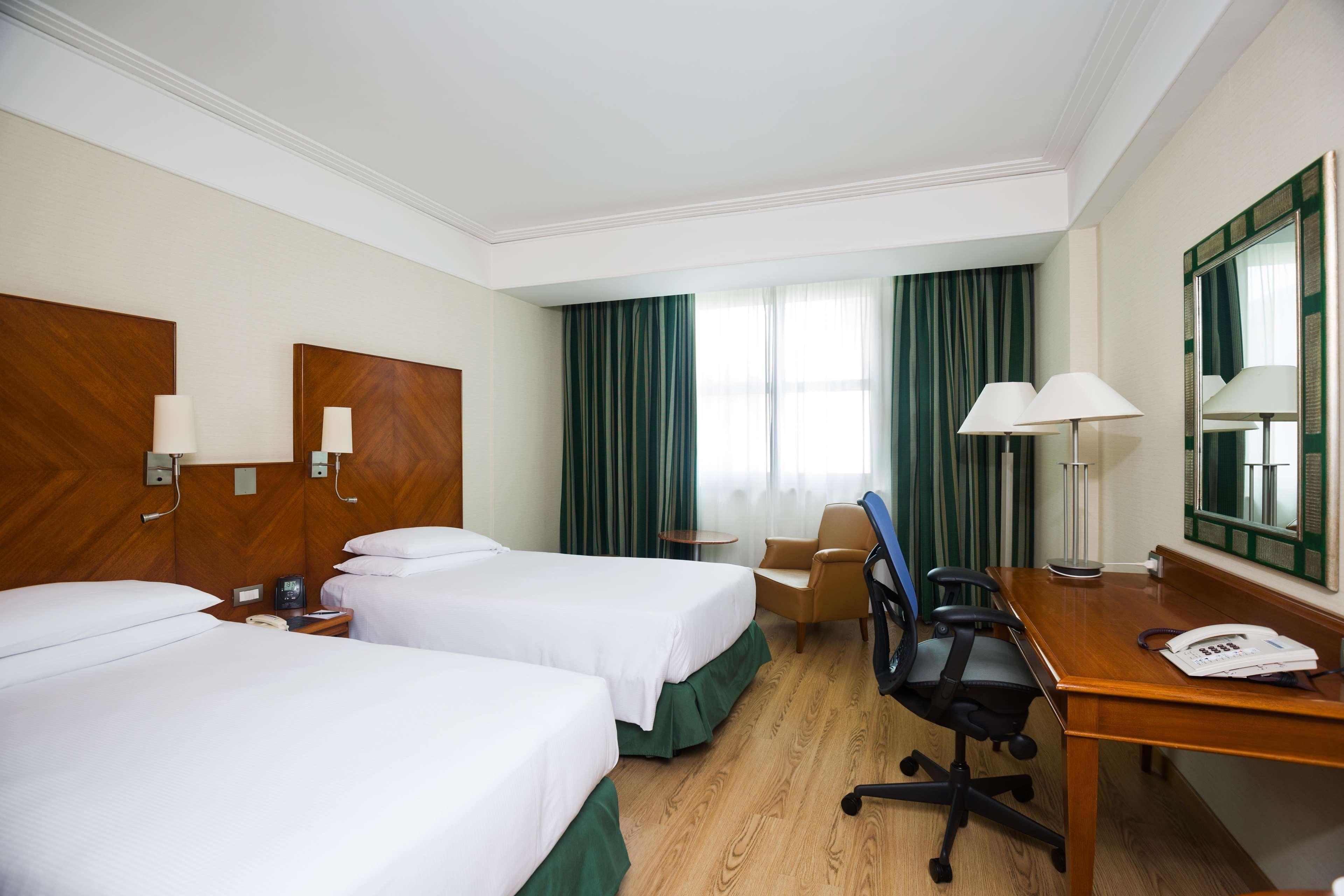 Hotel Hilton Rome Airport Fiumicino Esterno foto