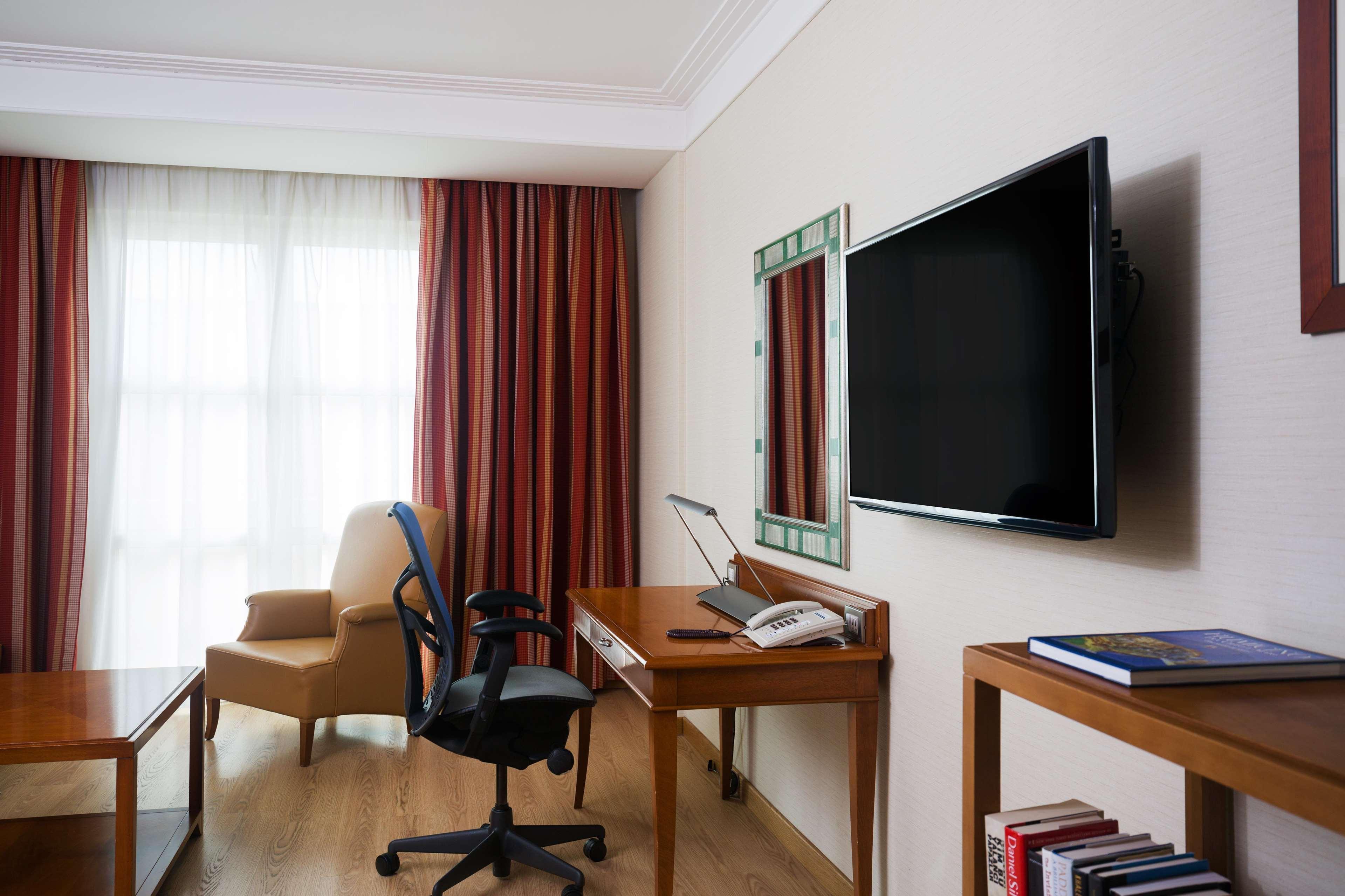 Hotel Hilton Rome Airport Fiumicino Esterno foto