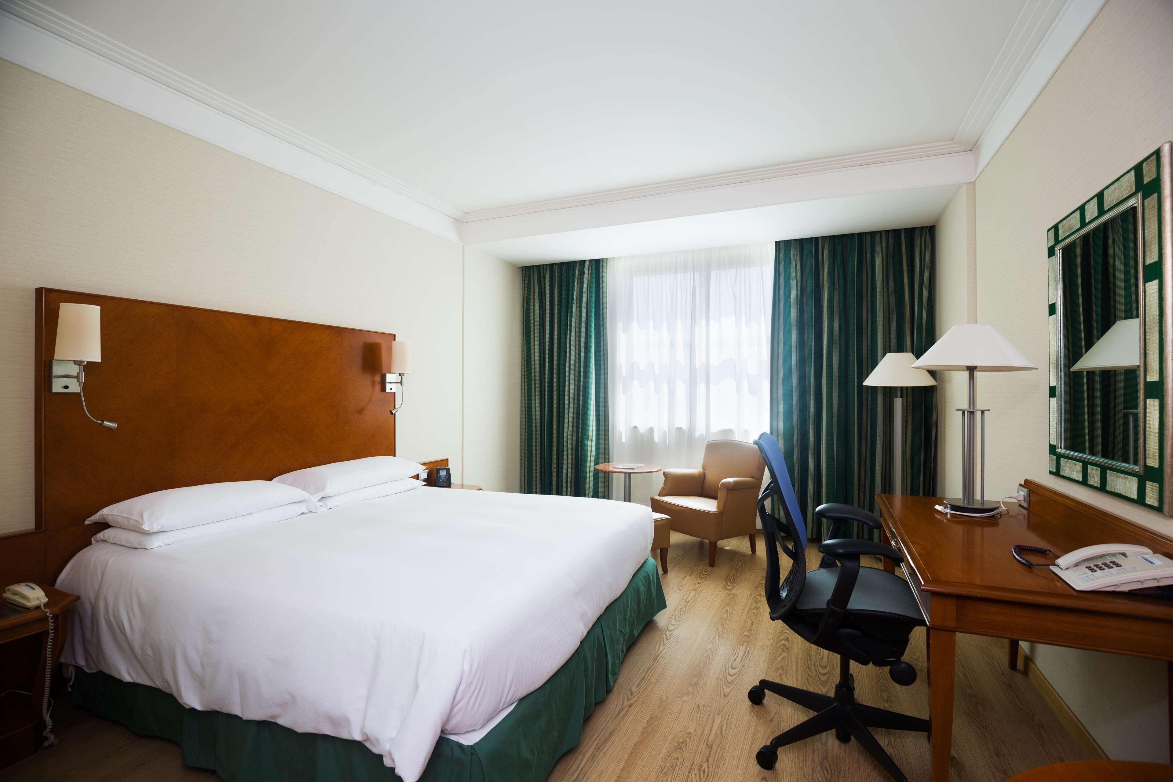 Hotel Hilton Rome Airport Fiumicino Esterno foto