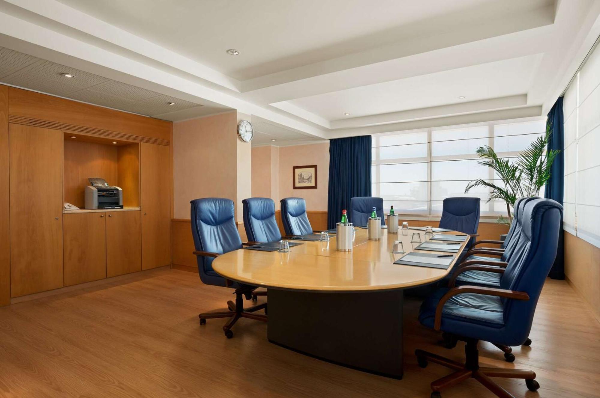 Hotel Hilton Rome Airport Fiumicino Esterno foto
