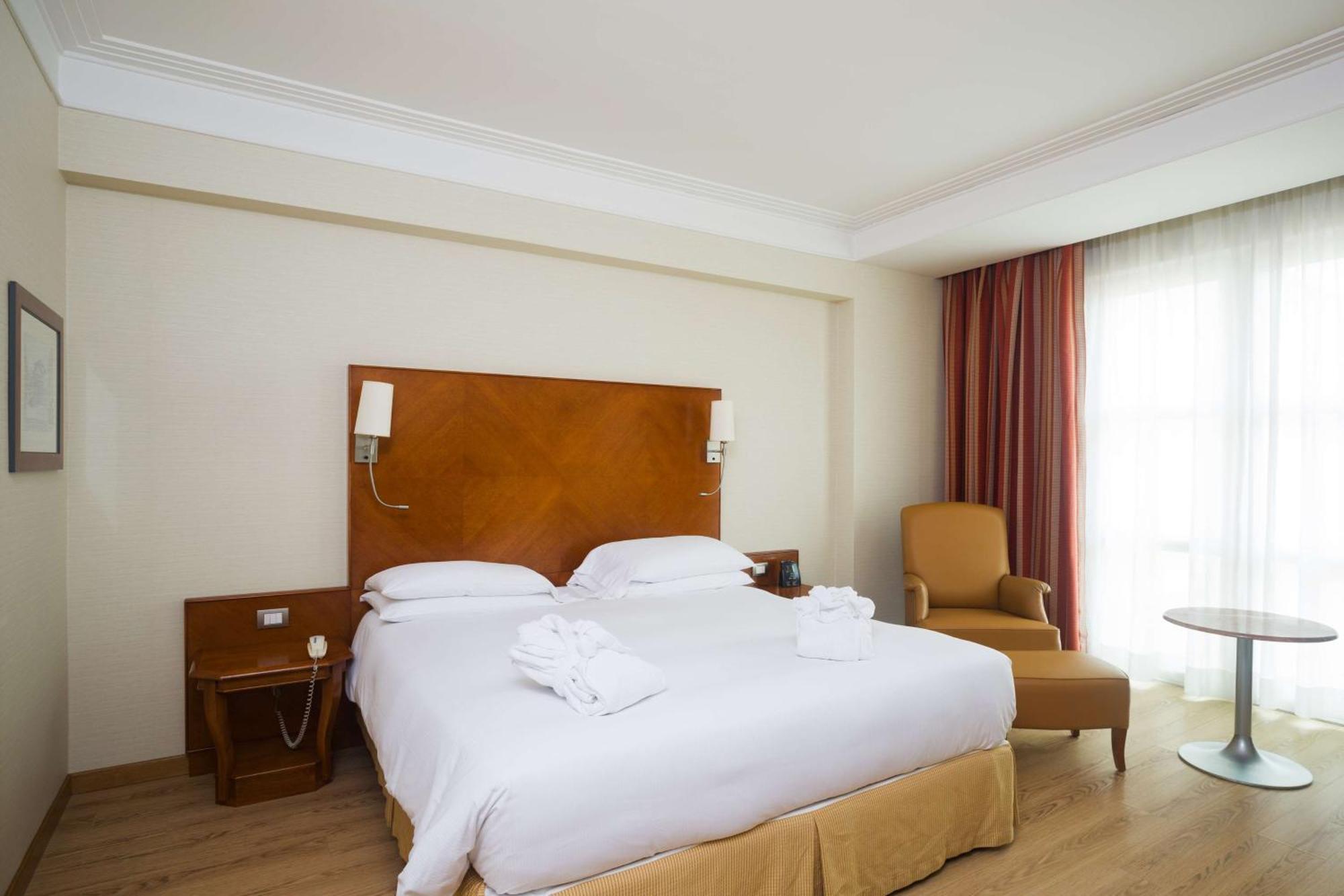 Hotel Hilton Rome Airport Fiumicino Esterno foto