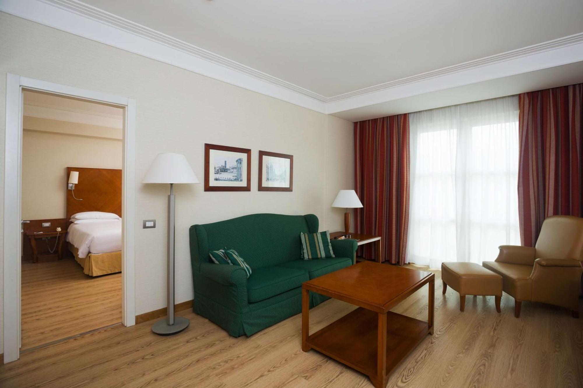 Hotel Hilton Rome Airport Fiumicino Esterno foto